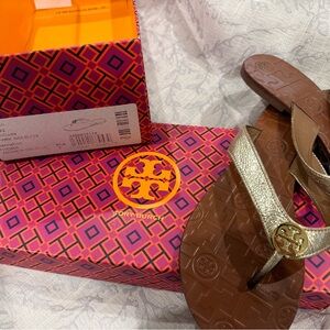 Tory Burch gold spark flip flops. Great condition just don’t wear them anymore.